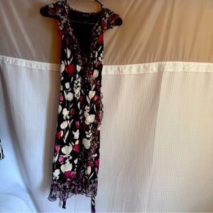 White House Black Market floral ruffled dress in size size 2.